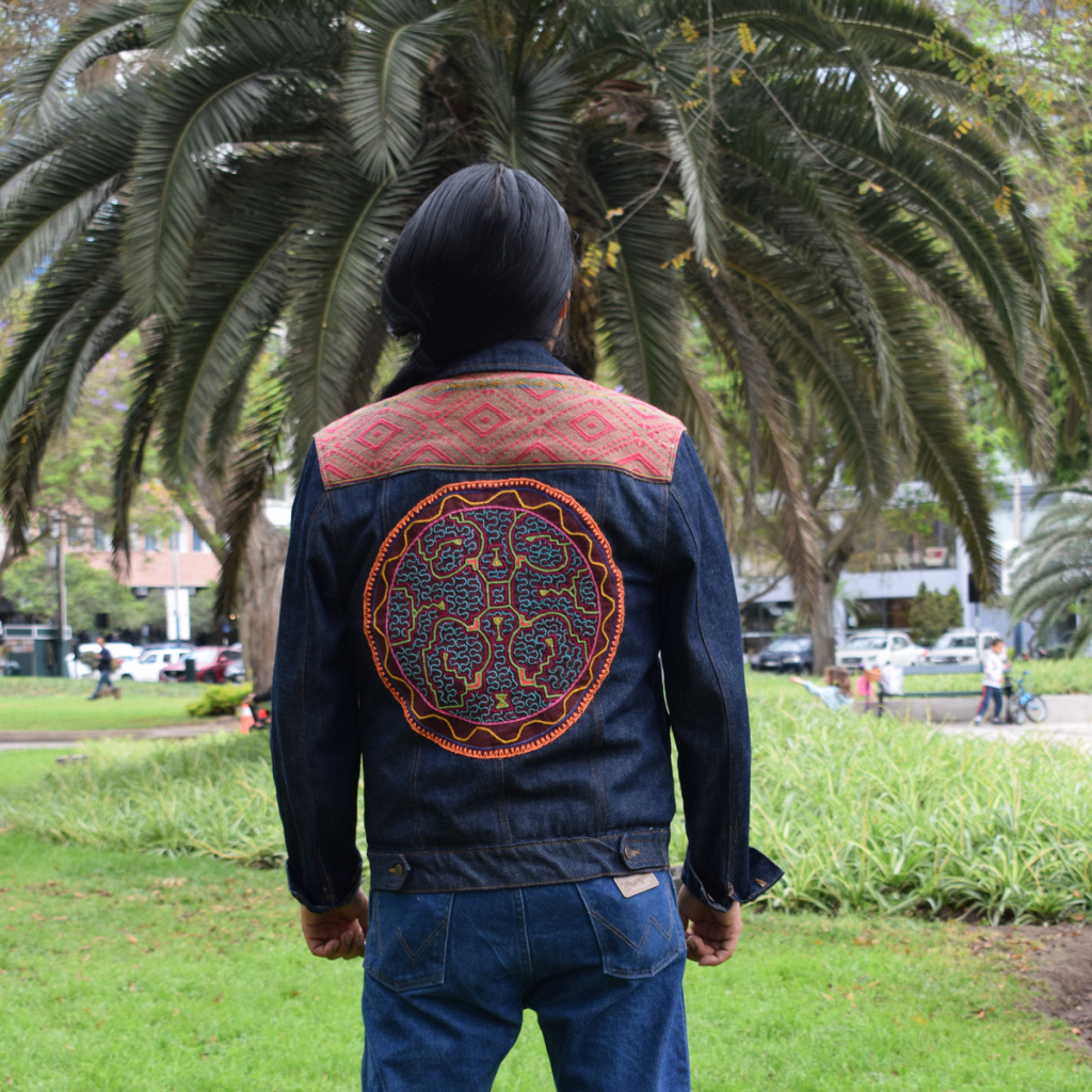 Jean jacket (trucker) with fabric applications of the Shipibo-Konibo culture.